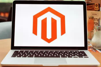 Snippet-laptop-met-logo-Magento